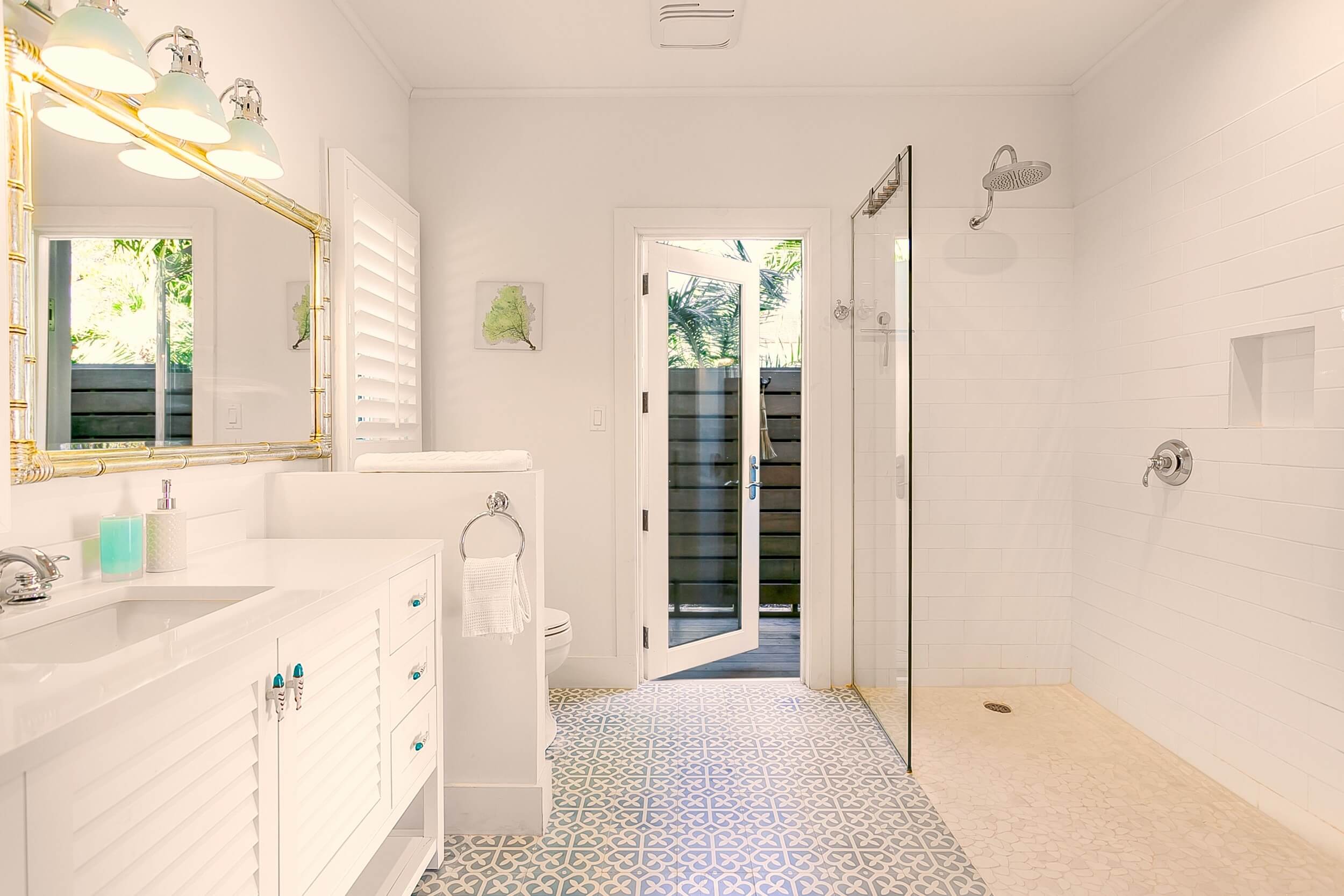 bathroom junior suite bahari house